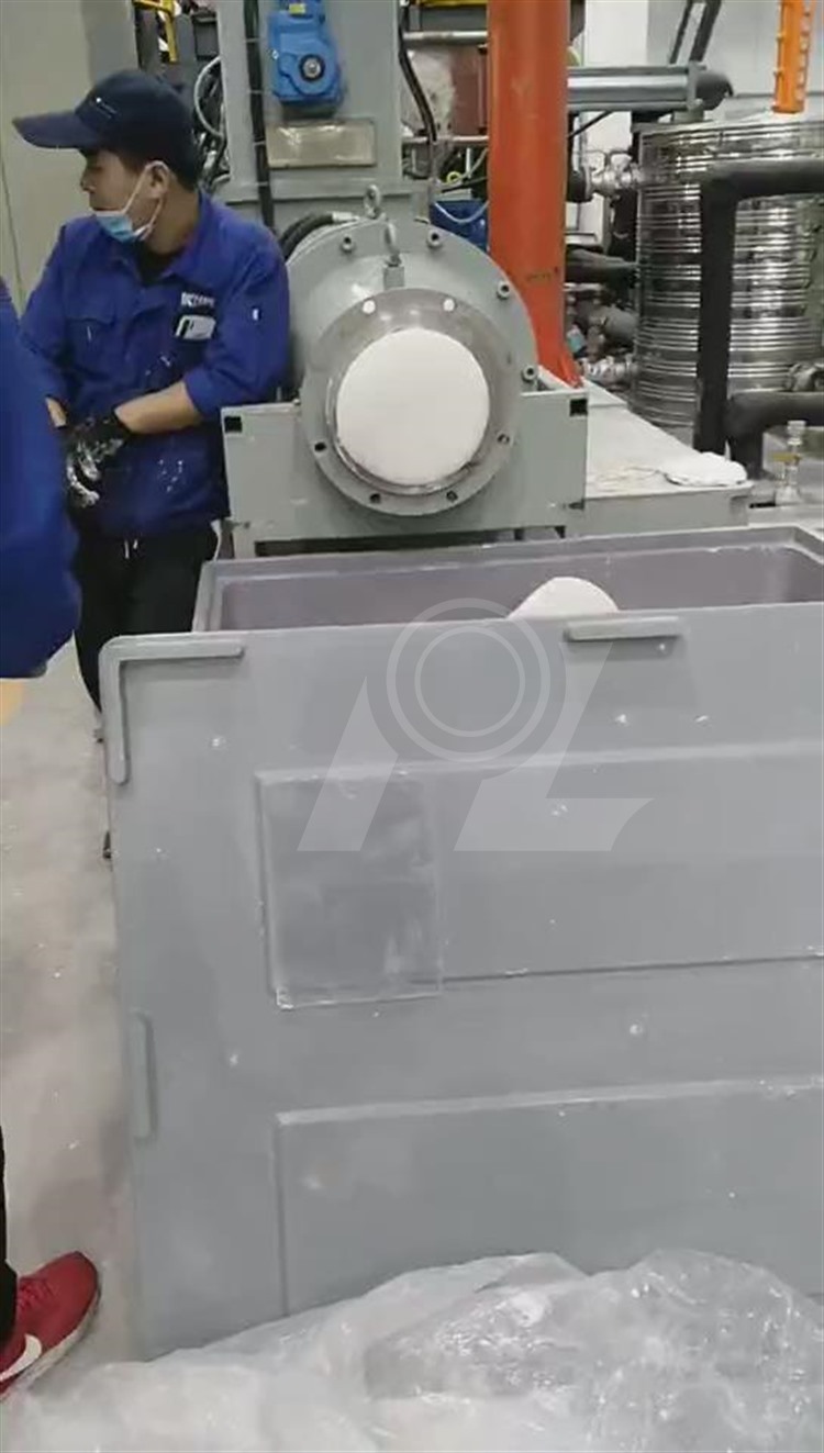 2，上料，捏合精煉